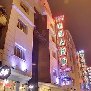 Hotel Grand Godwin - Complimentary Airport Pickup -Near Ndls Railway Stn